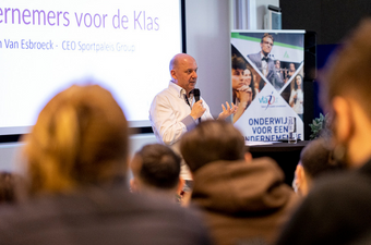 Sportpaleis-baas Jan Van Esbroeck geeft studenten les in ondernemen