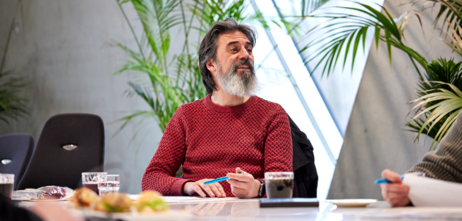 Vrijwilligers met impact: hoe Ken van Euroclear jongeren laat groeien en zelf blijft leren